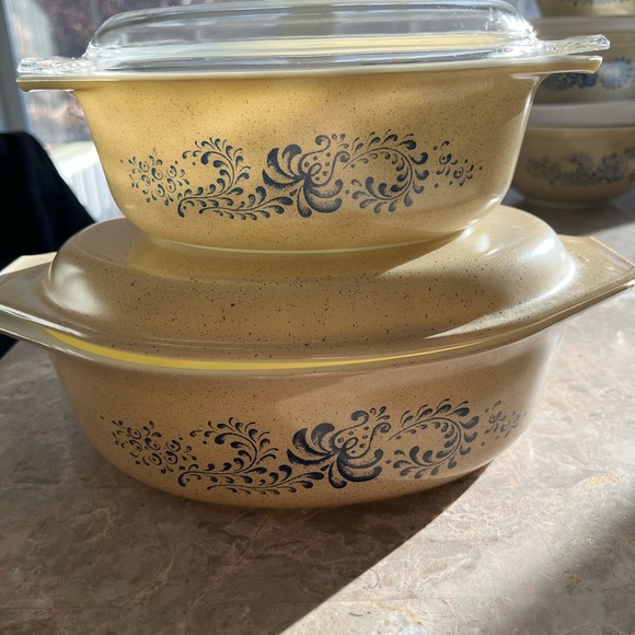 Vintage PYREX HOMESTEAD COLLECTION CASSEROLE DISHES 045 and 043 WITH LIDS 1970’s - Picture 2 of 5